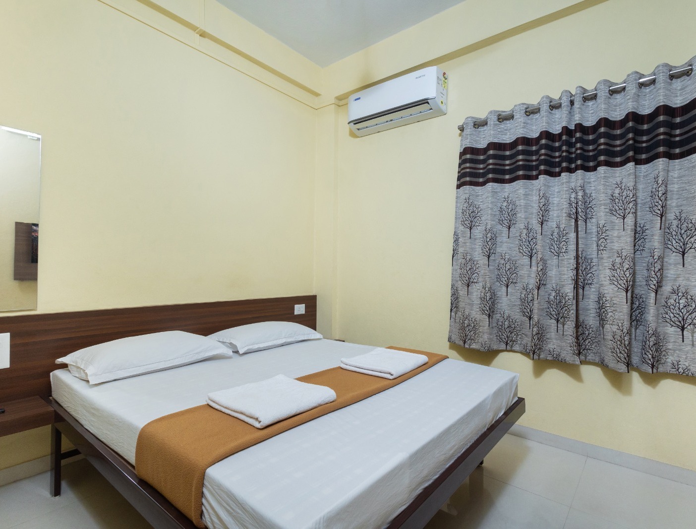 Hotel Ambika | Deluxe Double Bed AC Room